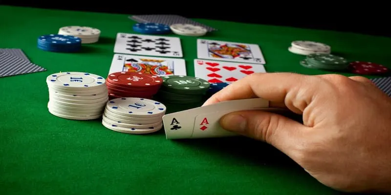 Khám phá luật chơi Poker cơ bản tại Dola789